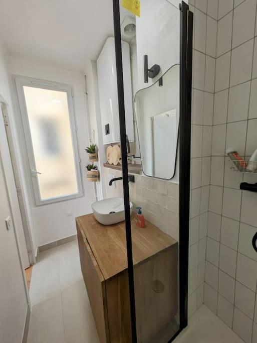 Studio Calme Et Ensoleille Entierement Renove Paris Exterior foto